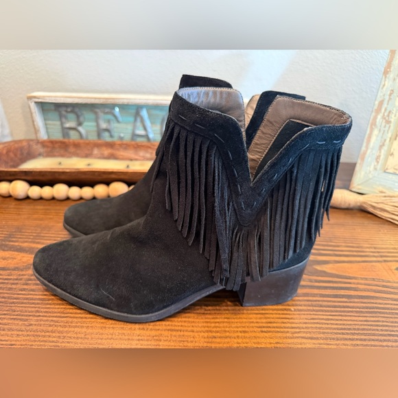 Black Suede Fringe Ankle Boots Western Boho Festival Bella Vita 9W - Picture 2 of 5